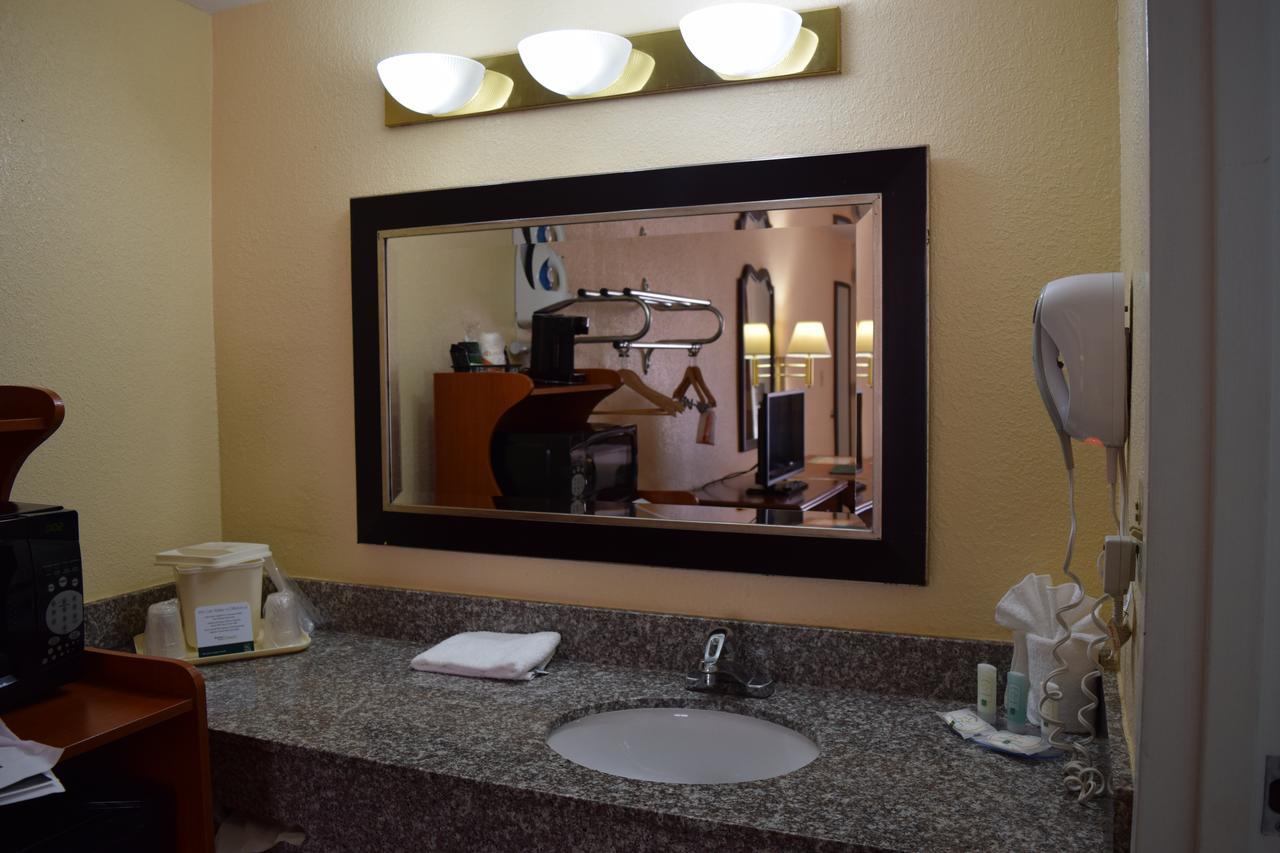 Quality Inn & Suites Conference Center New Port Richey Cameră foto